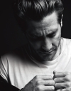 Celeber-ru-Jake-Gyllenhaal-V-Man-Magazine-Photoshoot-2013-01.jpg