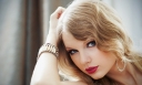 Sexy-Red-Lips-of-Taylor-Swift-in-1920-x-1166.jpg